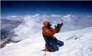 What is the name of first Pakistani man to climb Mount Everest? 2 first pakistani to climb mount everest