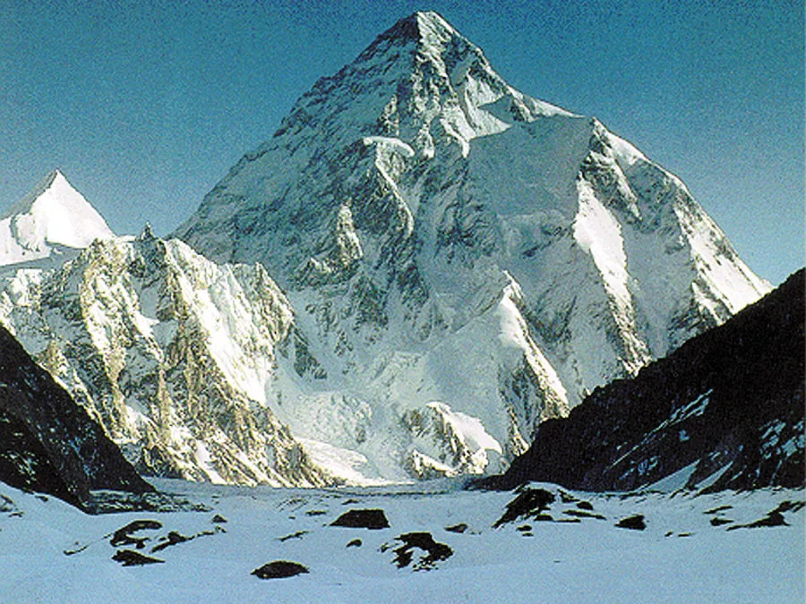 Where is K2 located: Pakistan or China? 2 highest peak of Pakistan