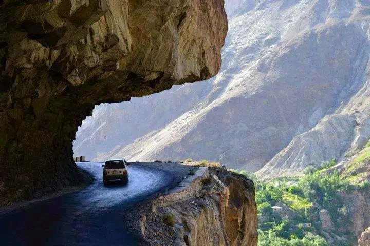Which is the highest road in Pakistan? 2 pakistan highest highway