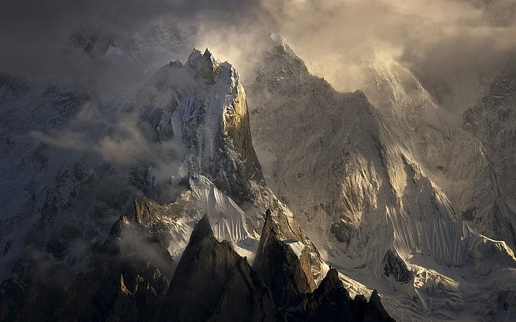 Which is the youngest mountain range in Pakistan? 2 youngest mountain range