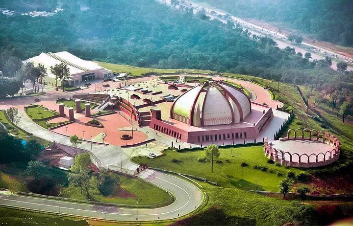What is the national monument of Pakistan? 4 National monument of Pakistan