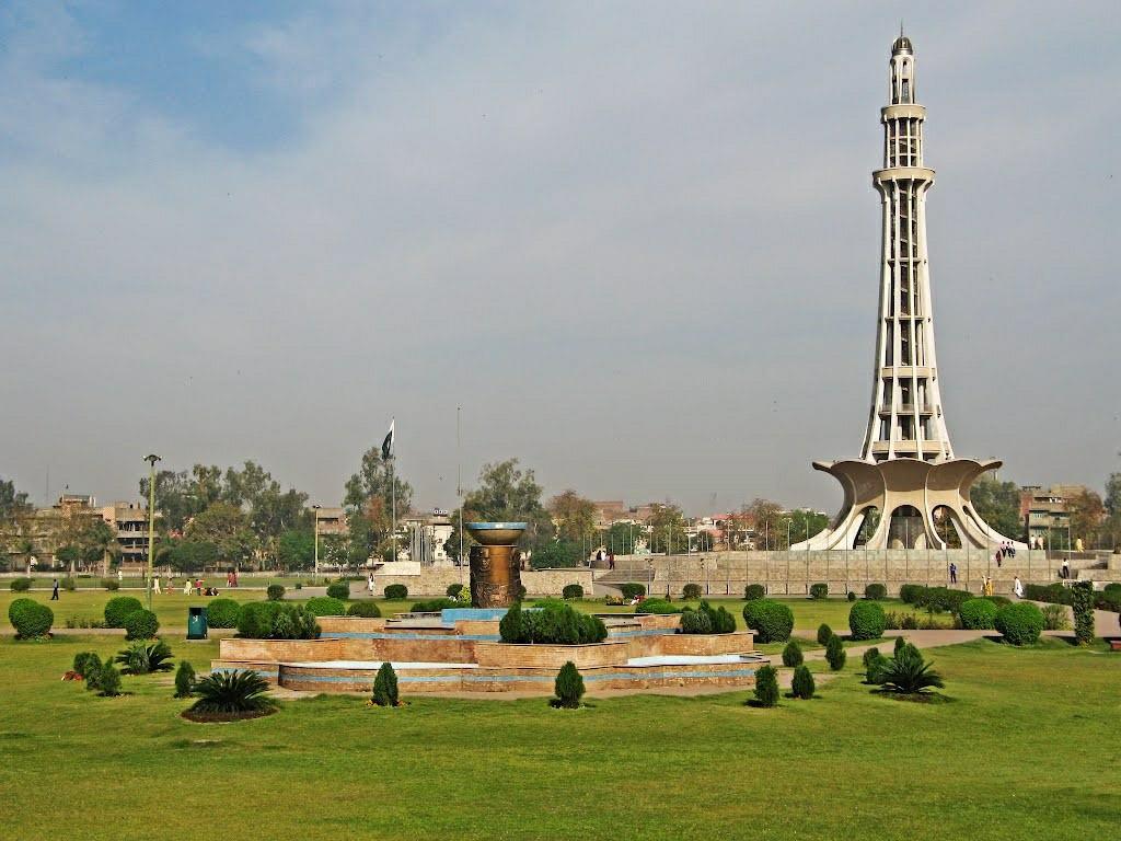 What is the national tower of Pakistan? 2 Minare Pakistan - National Tower