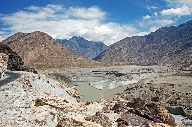 Where do three mountain ranges meet in Pakistan? 2 junction of three mountain ranges
