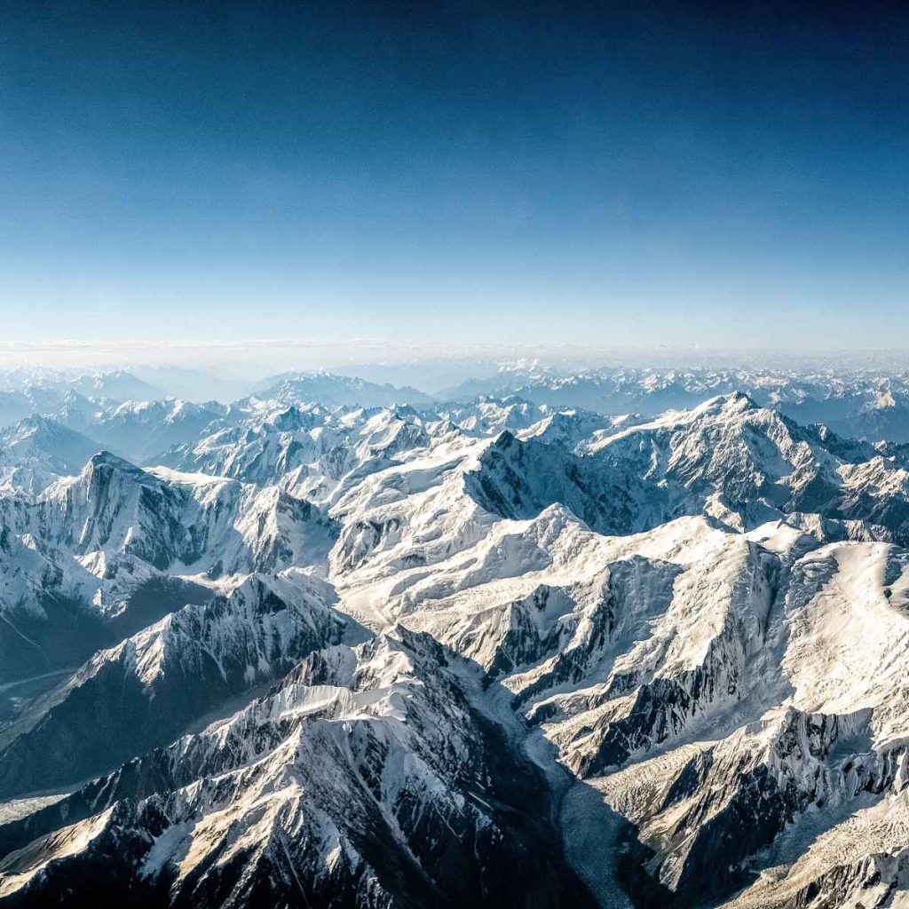How many peaks above 7000 meters are there in Pakistan? 2 Mountain ranges