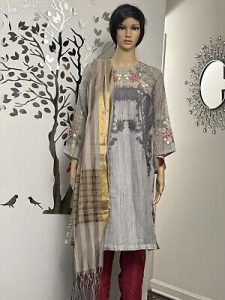 What is the national dress of Pakistan? 3 Pakistan national dress for women